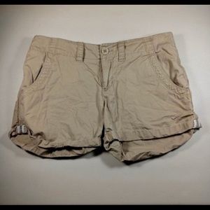 Nike womens solid beige cuffed chino walking hiking shorts 6 EUC